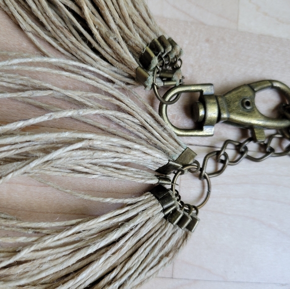 Felt Flower Necklace - Picture 4 of 5